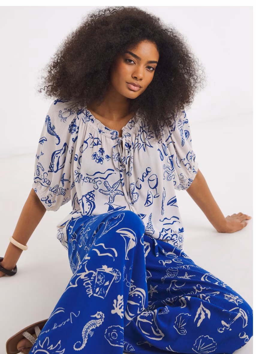 Beach print co-ords in blue and white
