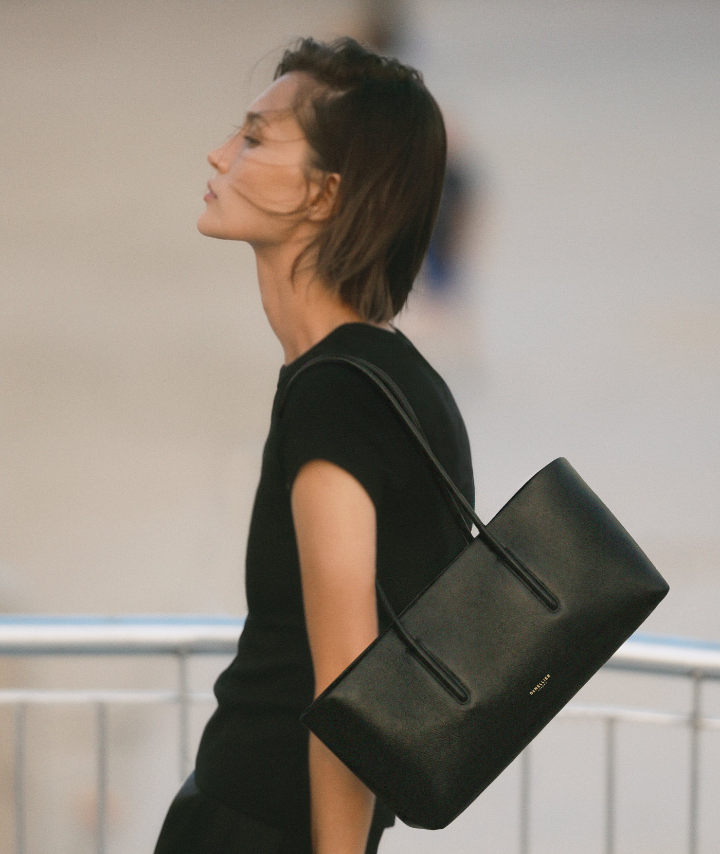 the stockholm shoulder in black fine grain