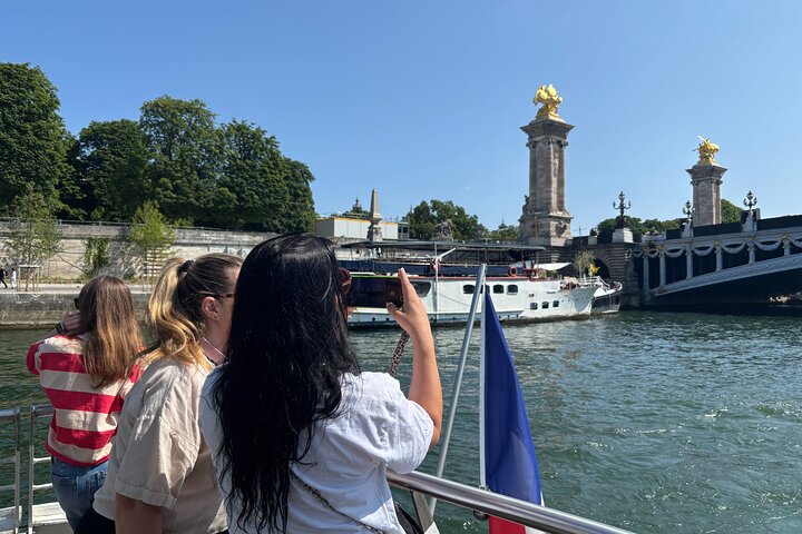 Paris Seine River Hop-On Hop-Off Sightseeing Cruise