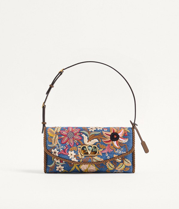 https://www.valentino.com/product-WB0T31DWC_AQM