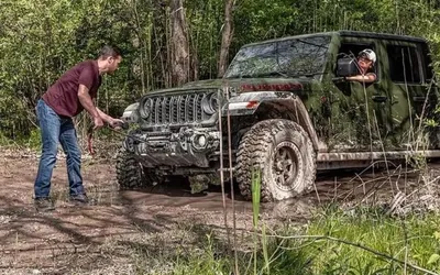 Recovery Straps Vs. Tow Straps
