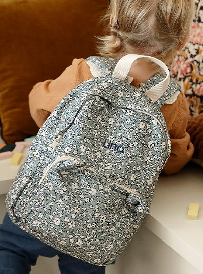 Mochila con flores, especial guardería, con orejas de osito
