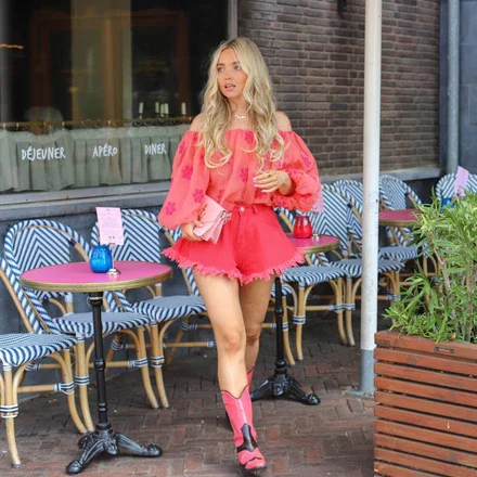 Coral flower top