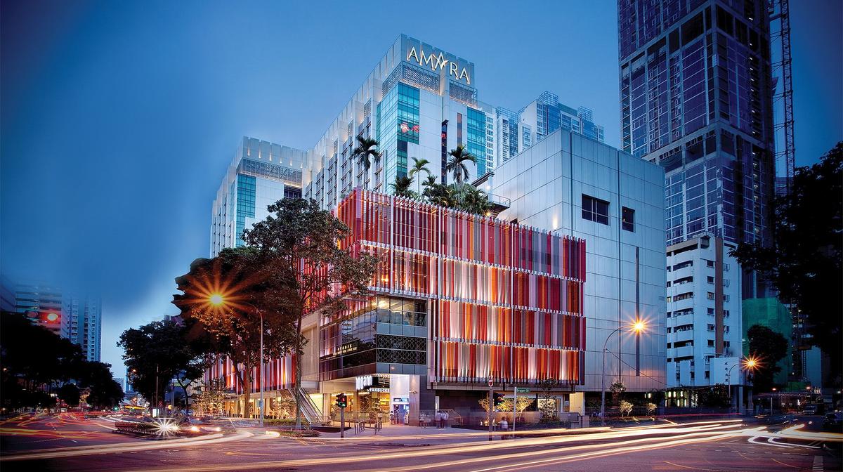 Singapore Glamour near Chinatown with Club Lounge Access, Daily Breakfast & Nightly Free-Flow Cocktails