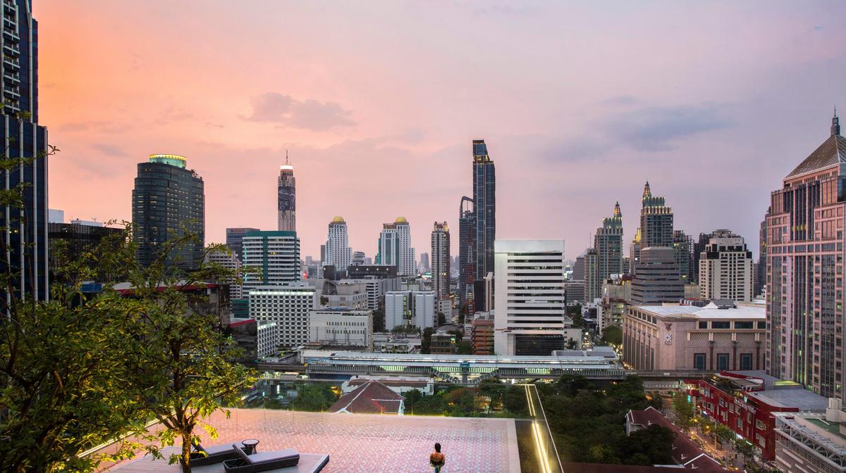 Bangkok City Glamour with Rooftop Restaurant, Daily Breakfast & Daily Free-Flow Drinks Hour