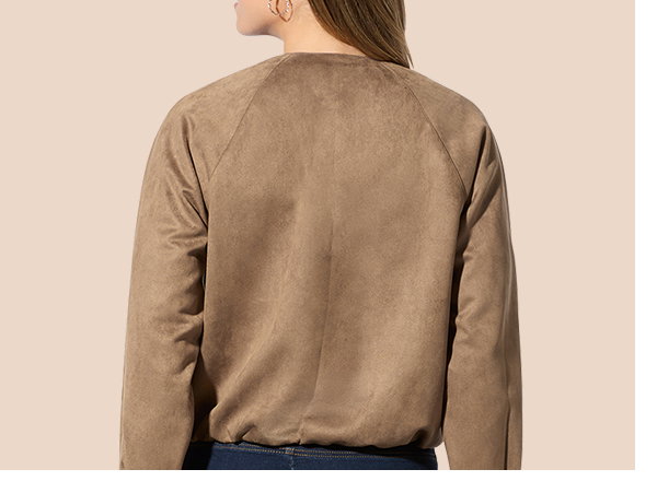 Frauenmodel trägt braune Jacke, Rückansicht