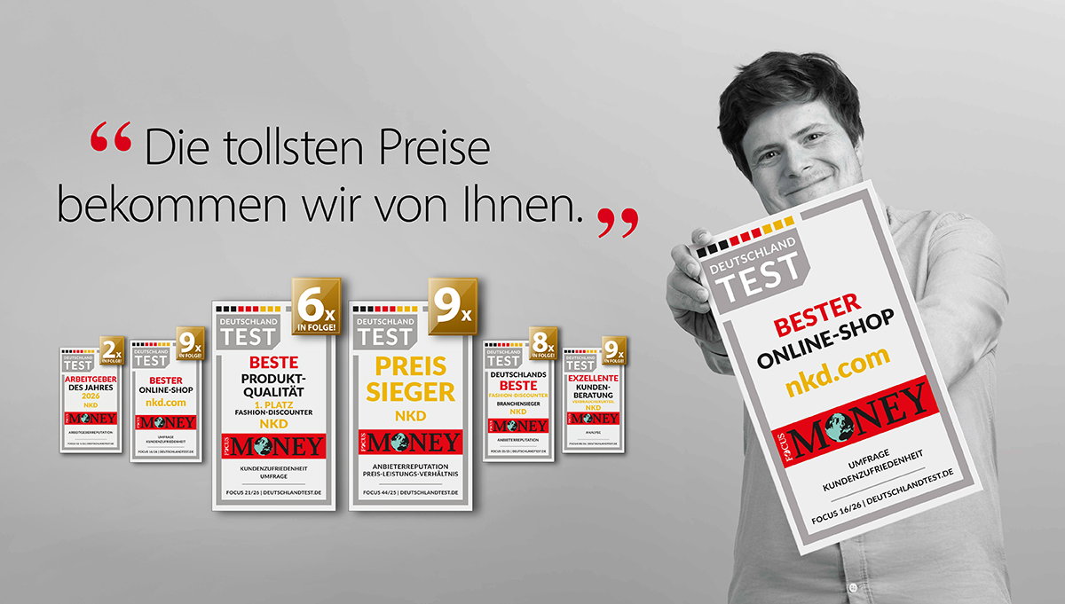Herrenmodel trägt Hemd, hell, Vorderansicht