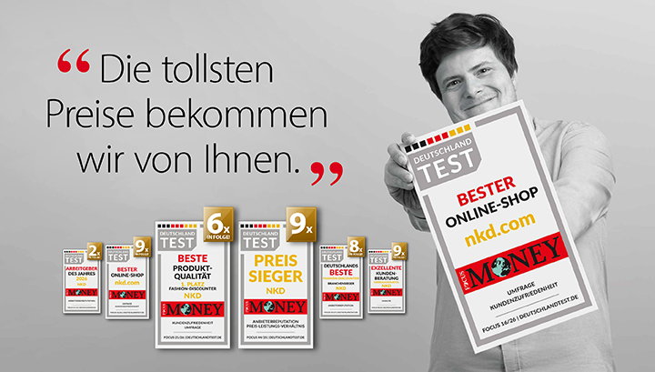 Herrenmodel trägt Hemd, hell, Vorderansicht