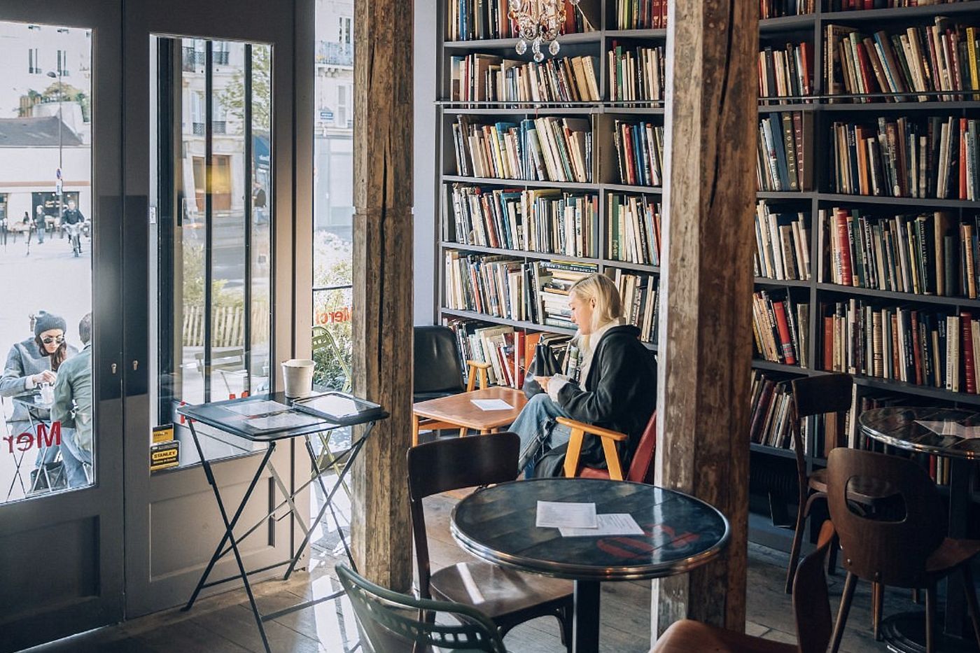 📚 BOOK LOVERS: Used Book Café