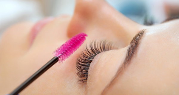 Get a Full Set of Classic, Hybrid, or Volume Eyelash Extensions