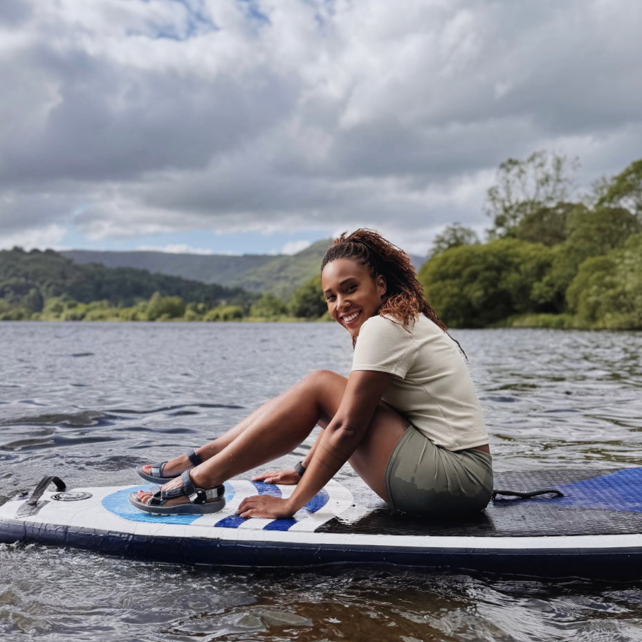 Tinuke sat on her paddleboard on the lake.