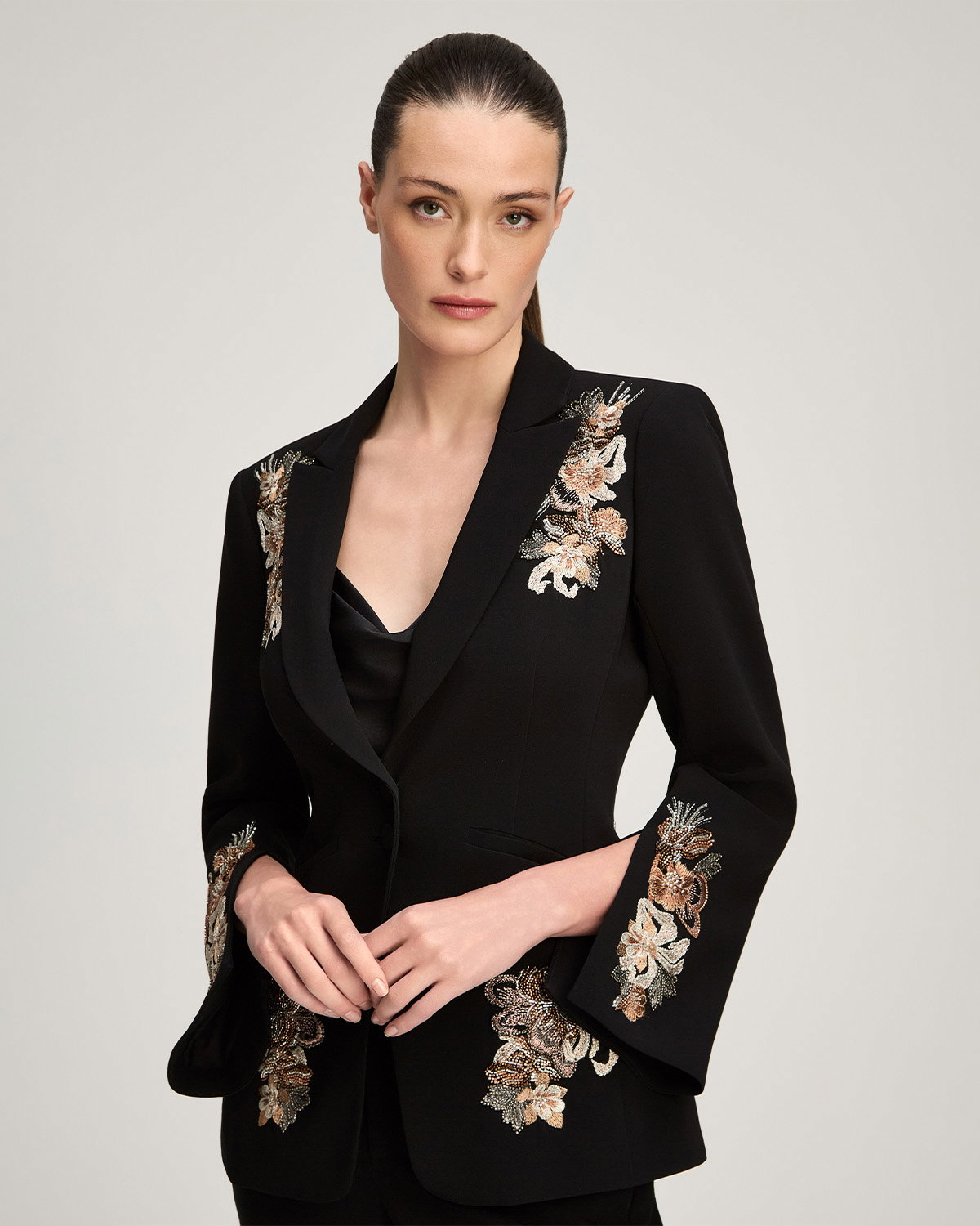 https://cinqasept.nyc/products/floral-border-isby-jacket-in-black-neutral-multi-zj1029a1319z