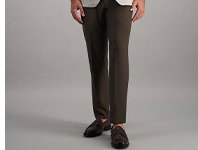 Man poses in a Haggar outfit