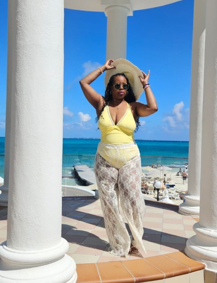 Cynthia wearing Simplicity 9857
