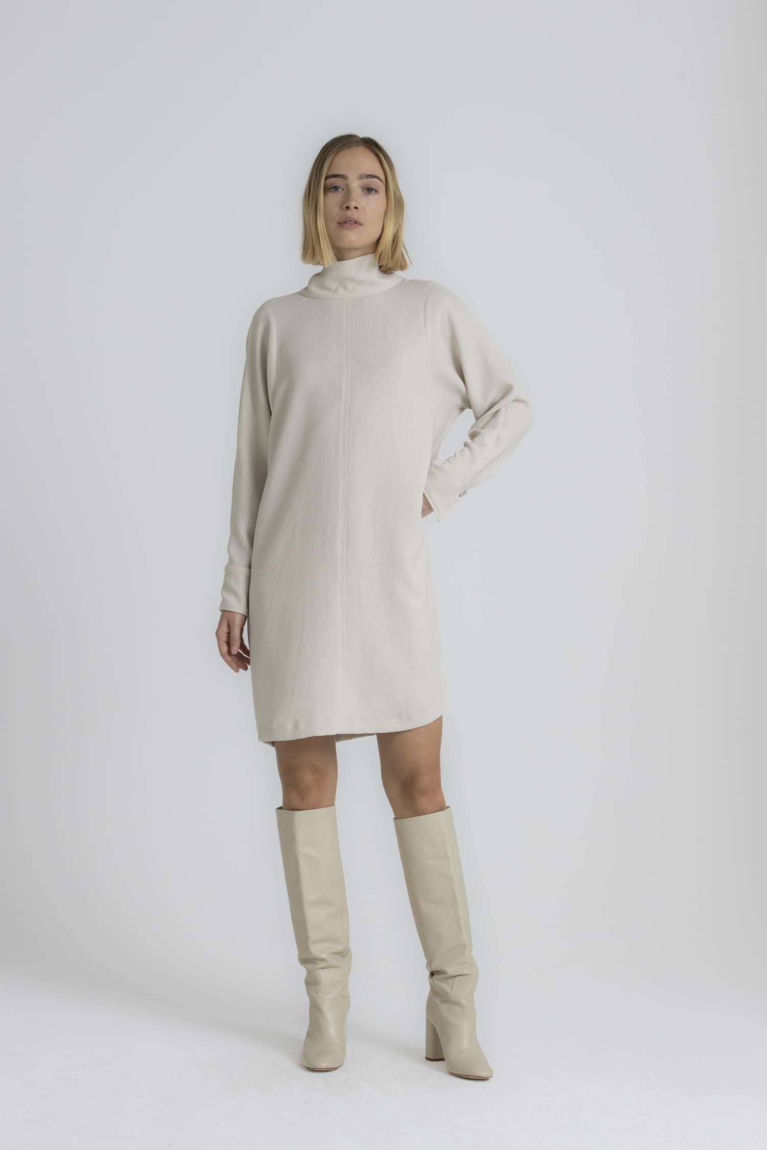 KIORA jurk in mastic