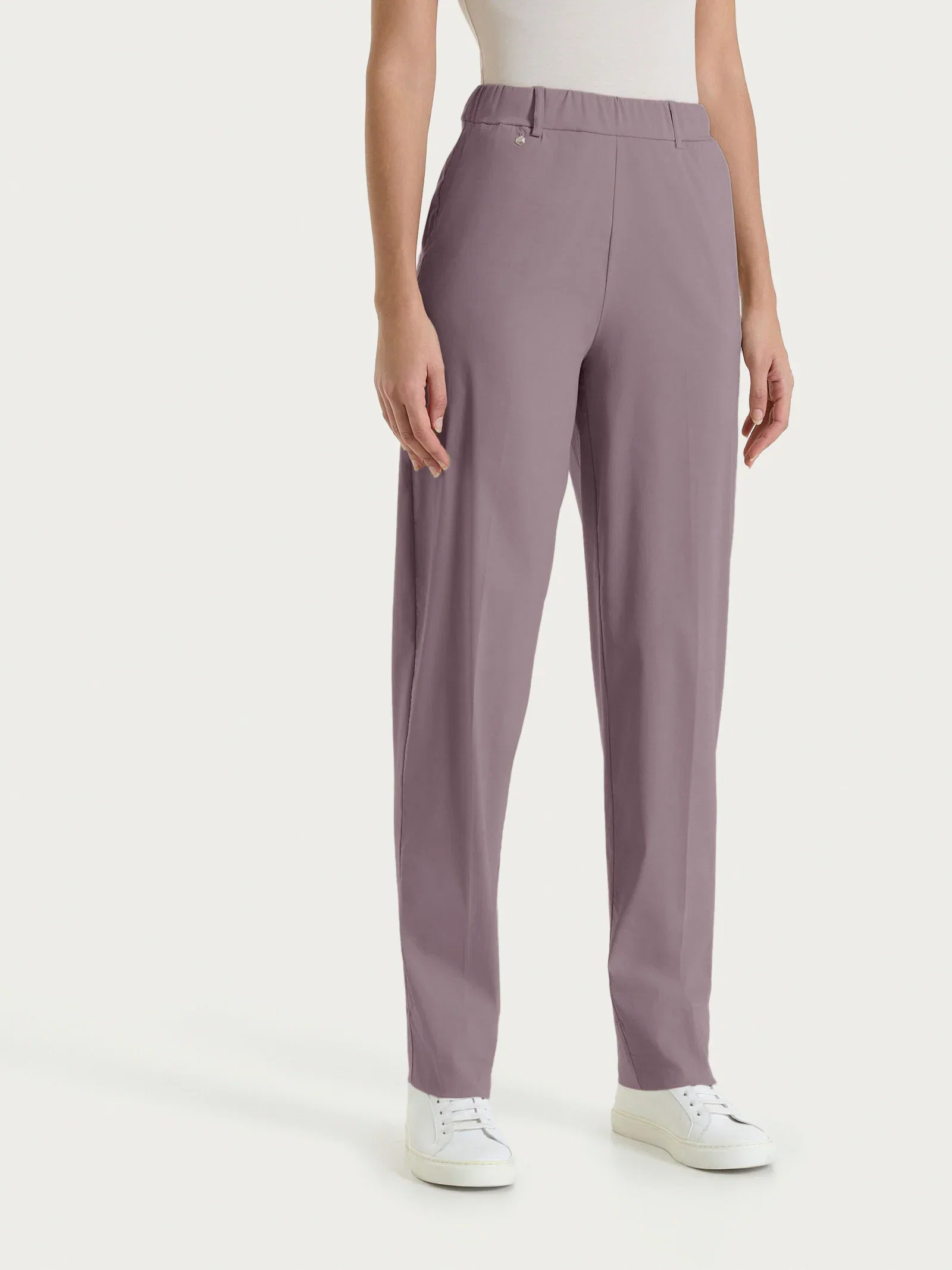 Image of Pantalone a carota con tasche in Super Fresh - Plum Truffle
