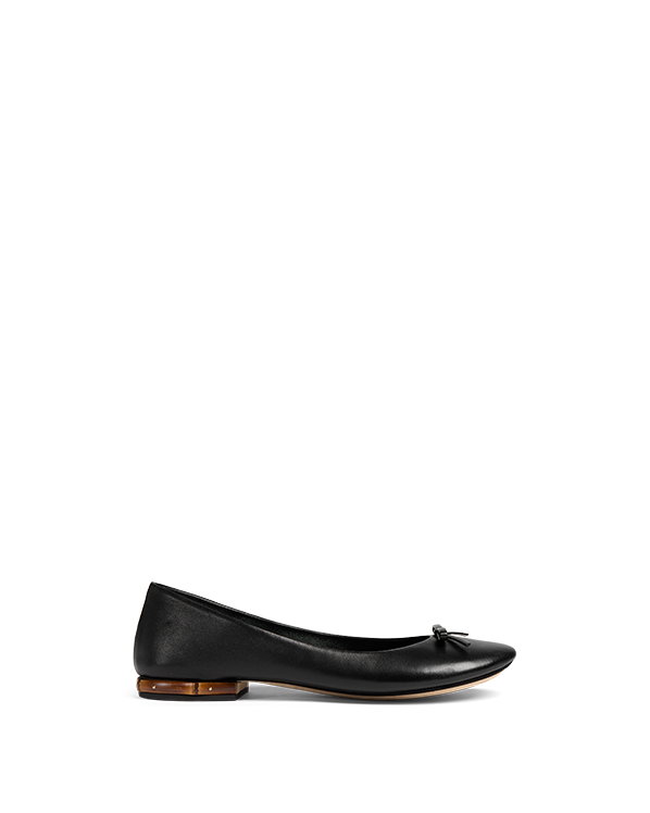 Shoe(s) Discover more on the Gucci website 