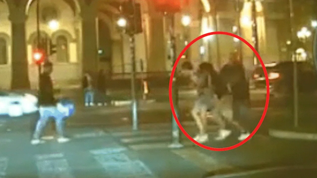 KIJK. Dashcambeelden tonen hoe Belgische toeriste (66) beroofd wordt in Turijn
