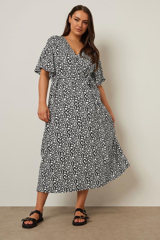 Image of YOURS - Robe Midaxi Noire  Blanche Ã  Pois Cache-Coeur
