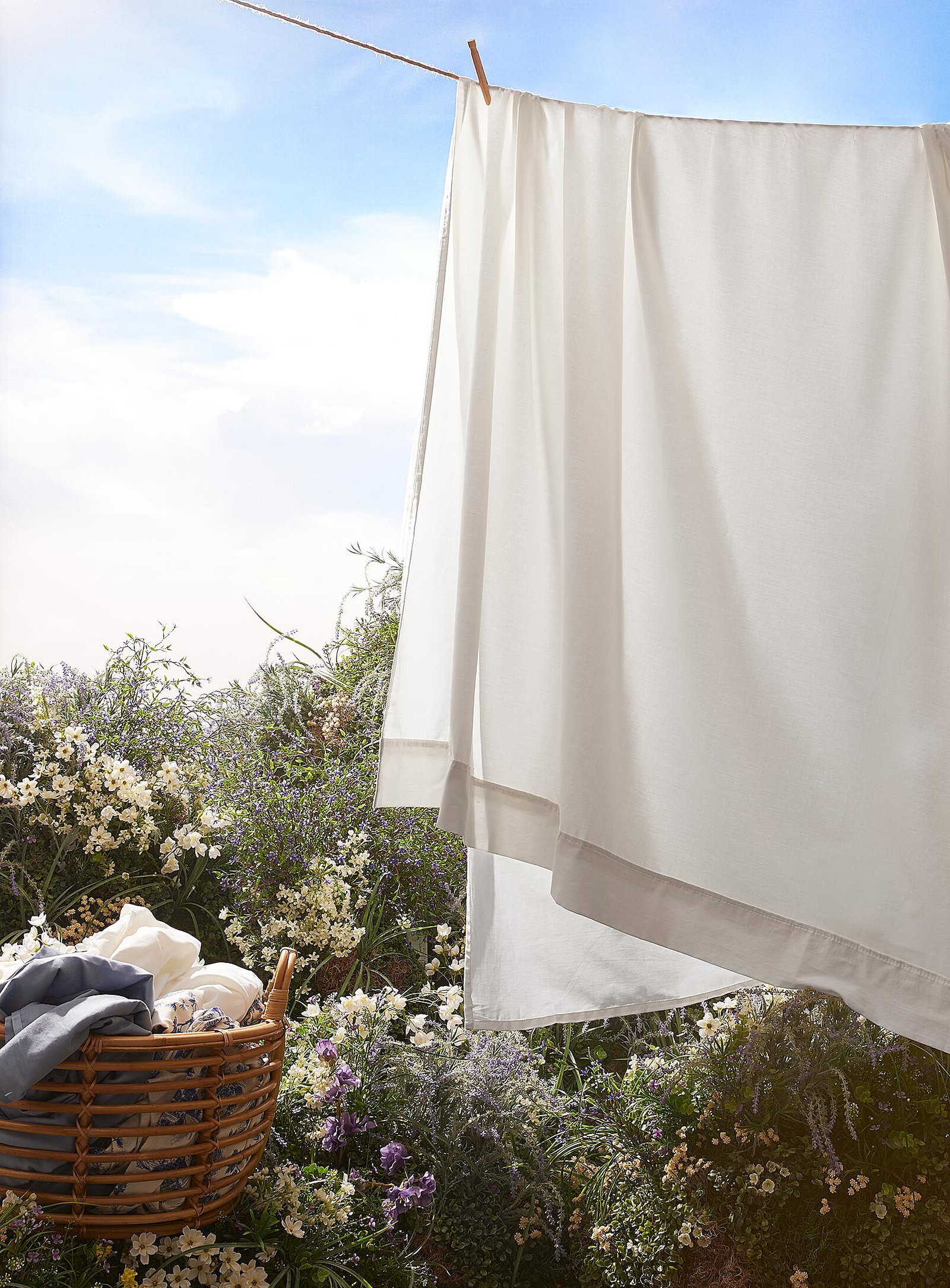 Solid percale plus sheet<br>200-thread-count<br>Fits mattresses up to 15 in