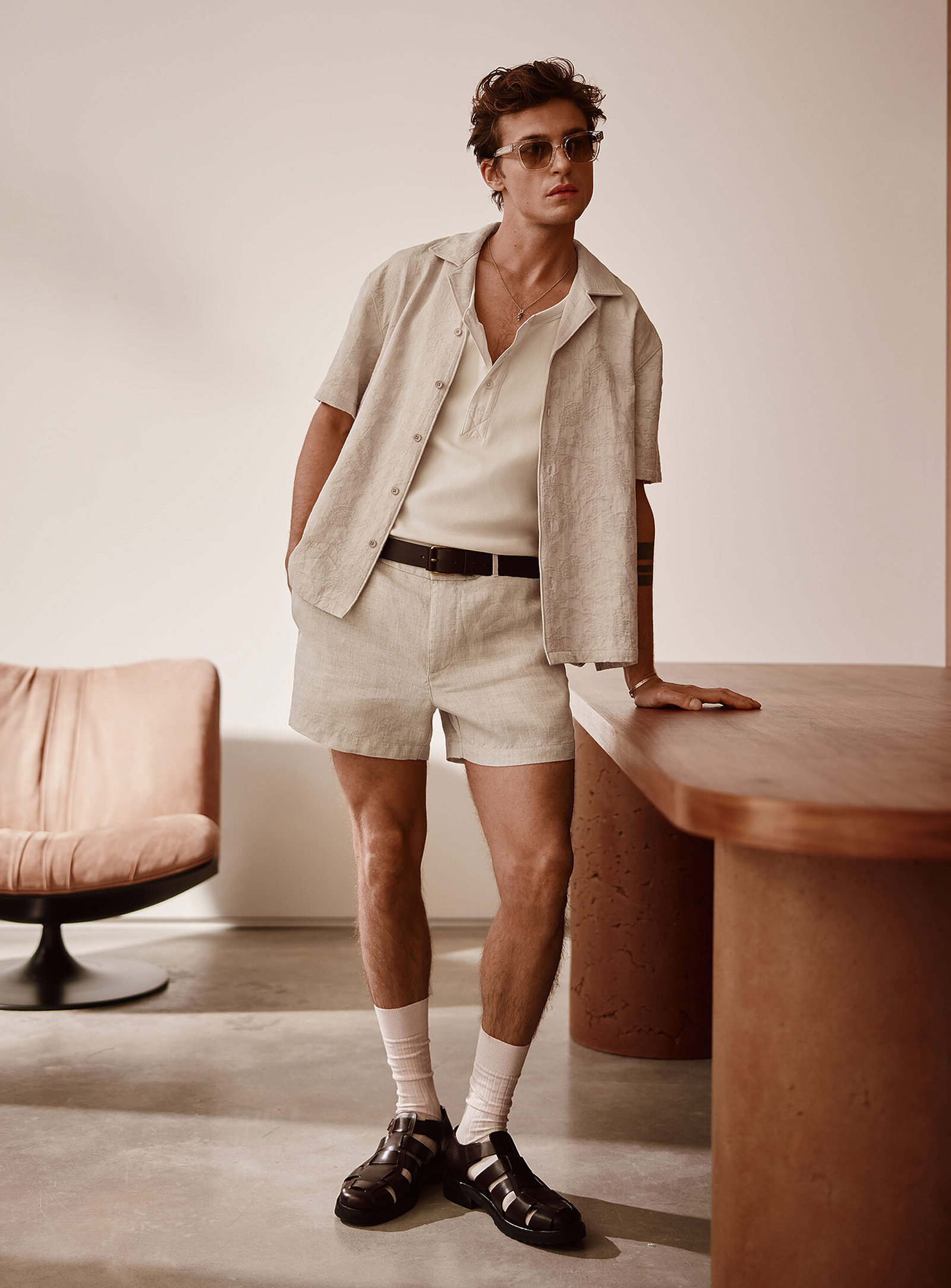 100% European linen short<br><b>Inseam: 4" (10 cm)</b>