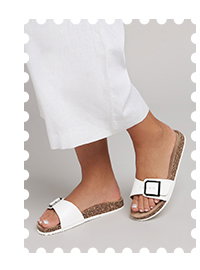 Sandalen in Weiß mit einer Schnalle in extra weiter EEE-Passform