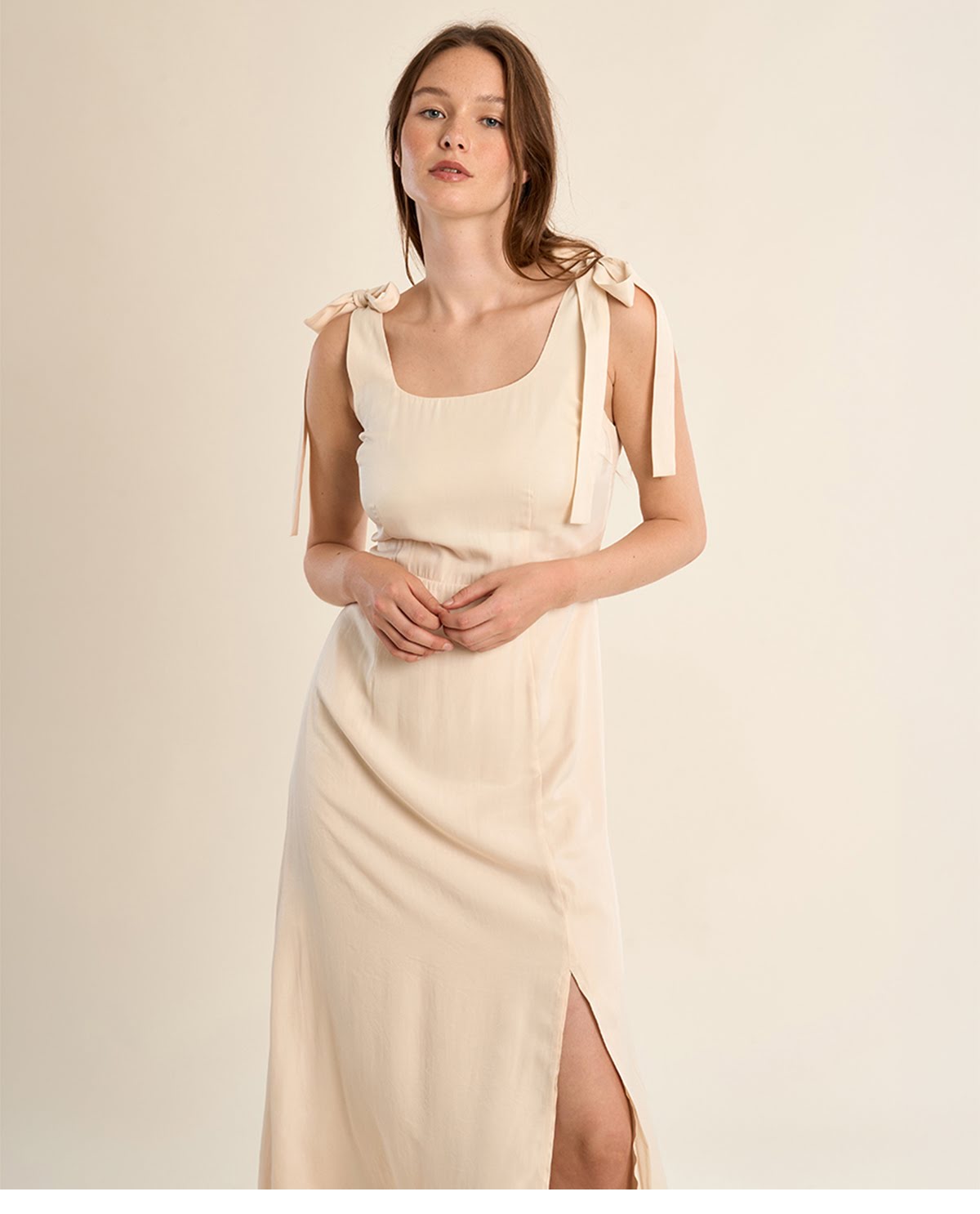 Robe longue à nouer, effet satiné