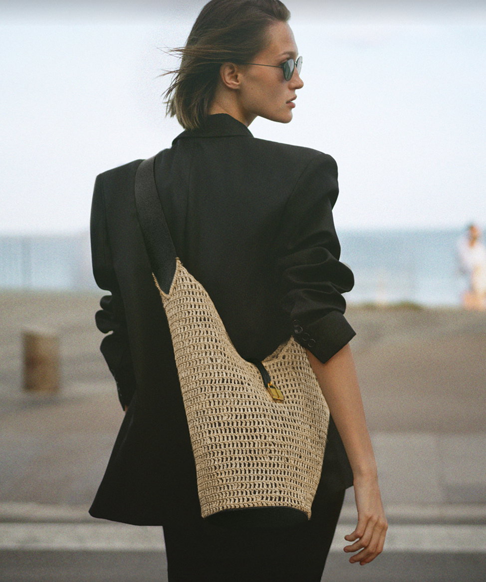 the siena crossbody in natural raffia & black smooth