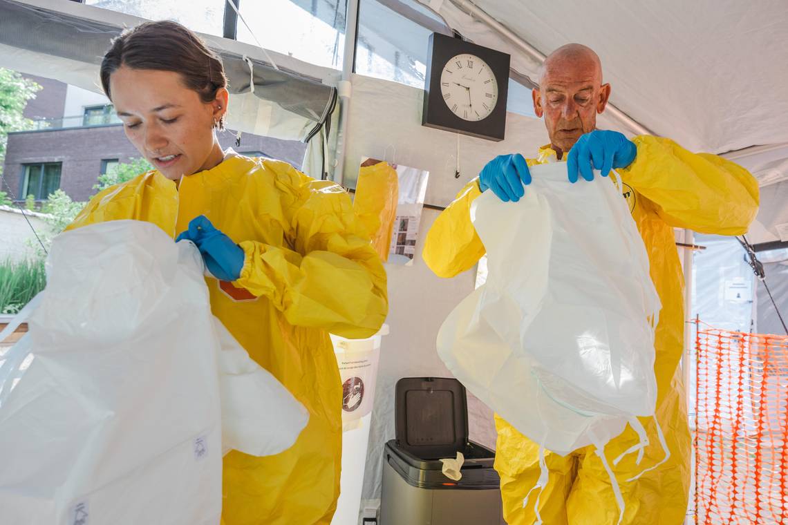 Op weg naar ebolagebied: ‘Je moet de balans zoeken tussen veiligheid en menselijkheid’