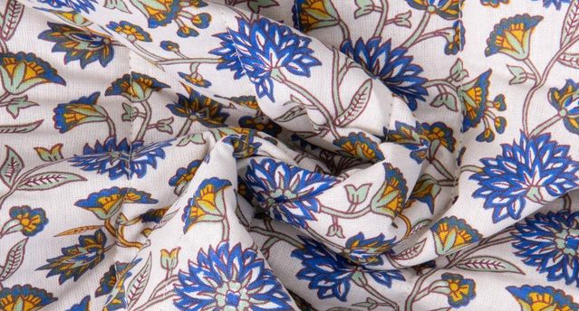 Tissu Coton Matelassé réversible Santal fleuris sur fond Blanc