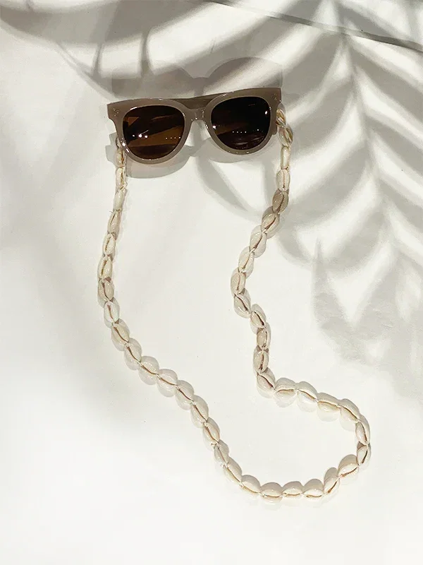Sunglass Shell Chain detail