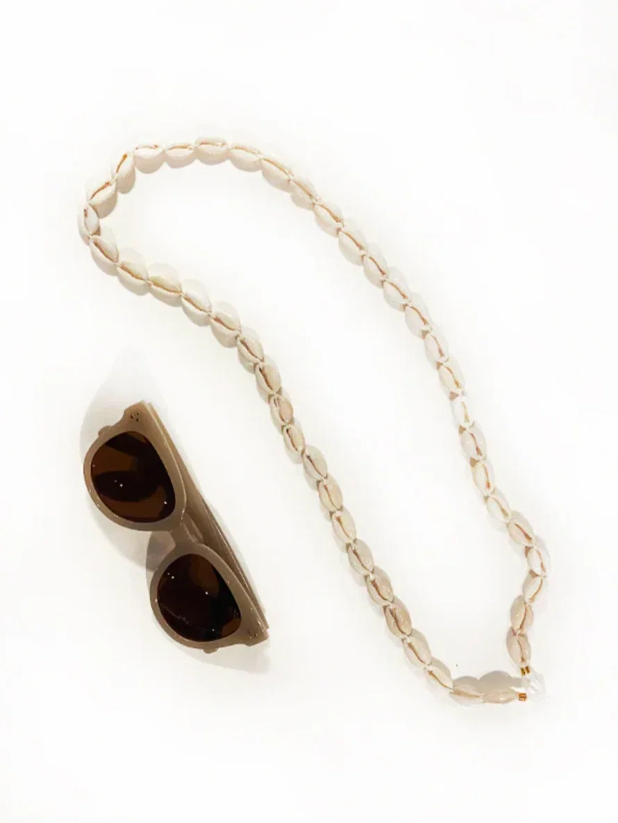 Sunglass Shell Chain styling