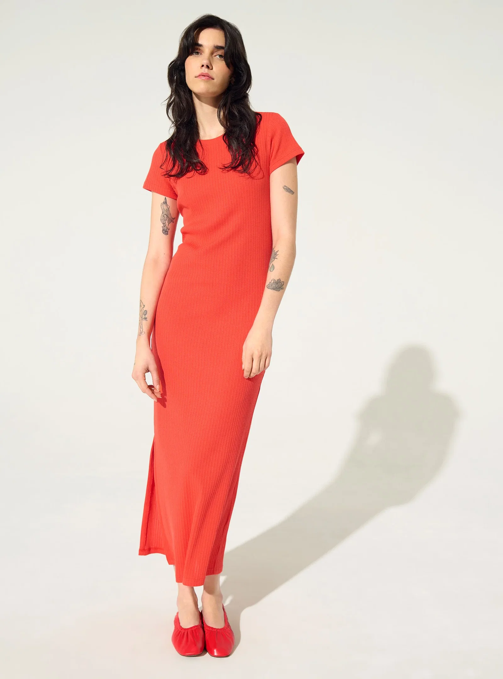Image of Robe ajustée plissée en coton rouge
