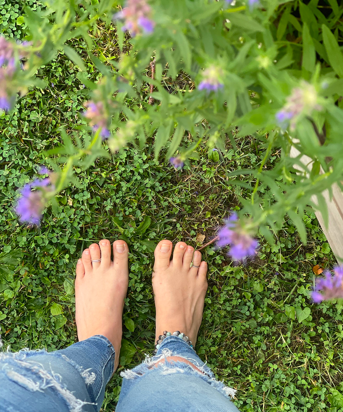 Bare feet in the grass