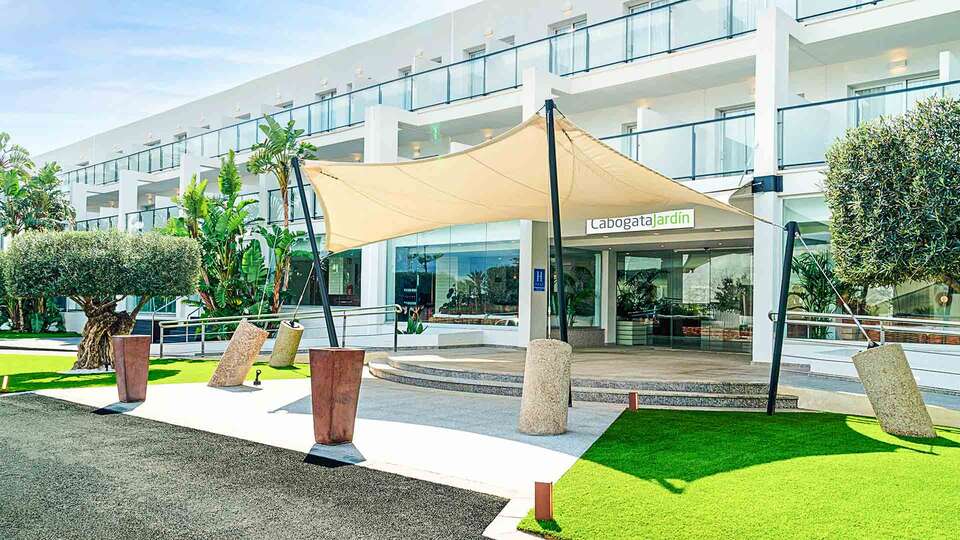 Disfruta sin preocupación en un resort 4* con cena buffet incluida