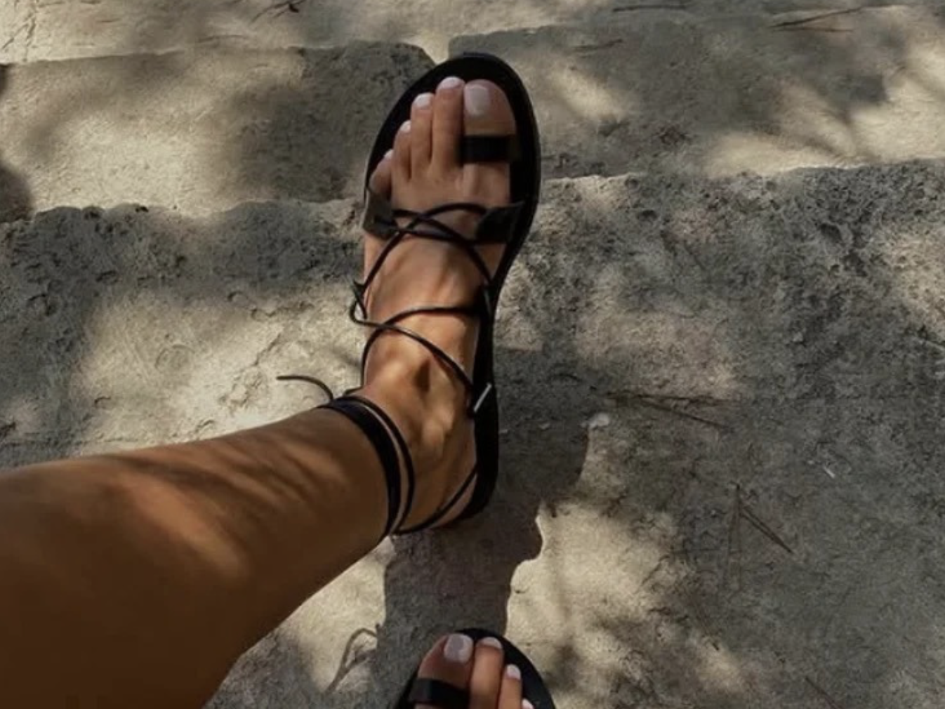 Keine Lust auf offene Schuhe? Dann ist diese Pediküre perfekt für dich