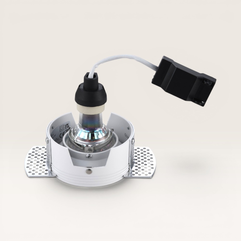 Junaro Bianco trimless recessed spotlights in a complete configuration with a GU10 socket