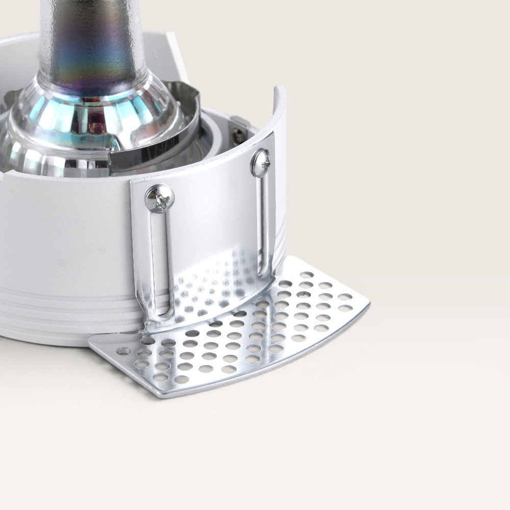 Junaro Bianco trimless recessed spotlights with brackets for moulded frames