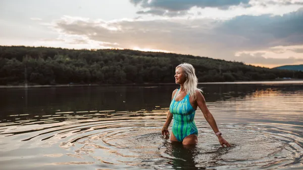 Et si on partait nager en eau froide ou fraîche pour entretenir sa forme physique et mentale?