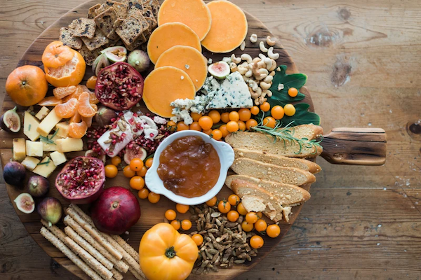 etúHOME was founded on the belief that the everyday pieces used to prepare, serve, and store food truly matter. 