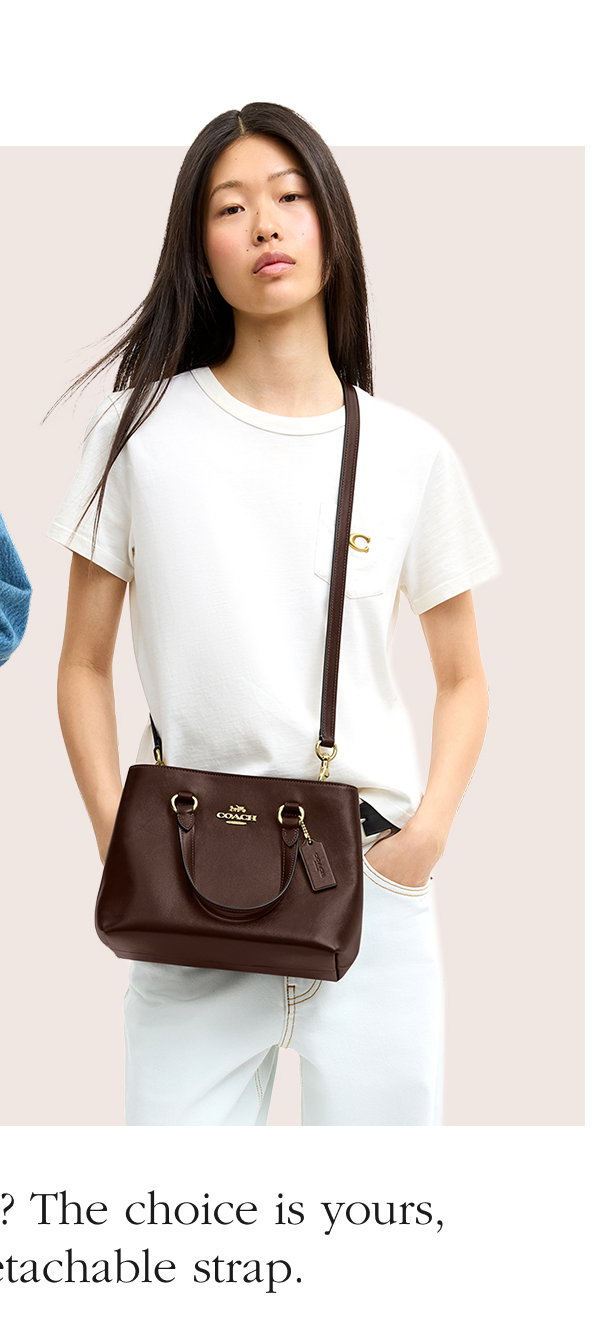 Crossbody or satchel? The choice is yours,  thanks to a detachable strap. 