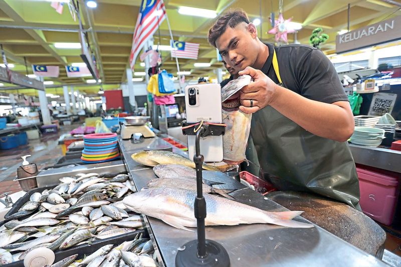 Some prefer to buy online, others prefer to ‘feel’ first