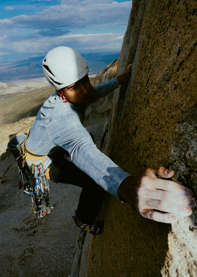 A man wearing the Crater Lake™ Hoody while climbing.
