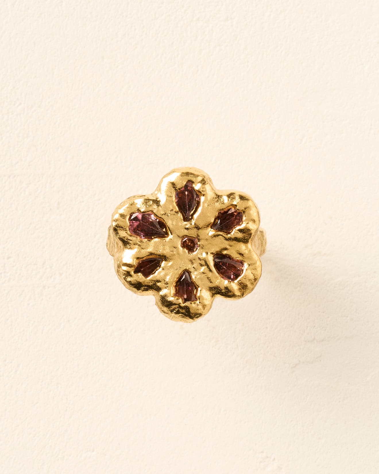 Rita ring: flower-shaped textured gold ring with plum pear-shaped stones