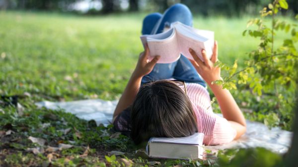 5 sagas littéraires qui vont vous tenir en haleine tout l'été
