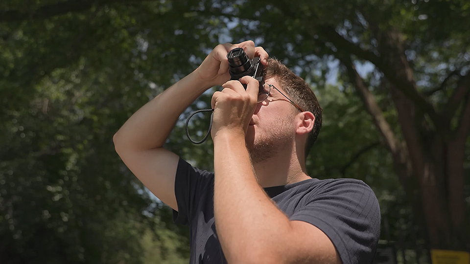 Phone vs. Point & Shoot: 5 Ways Compact Cameras Still Come Out Ahead