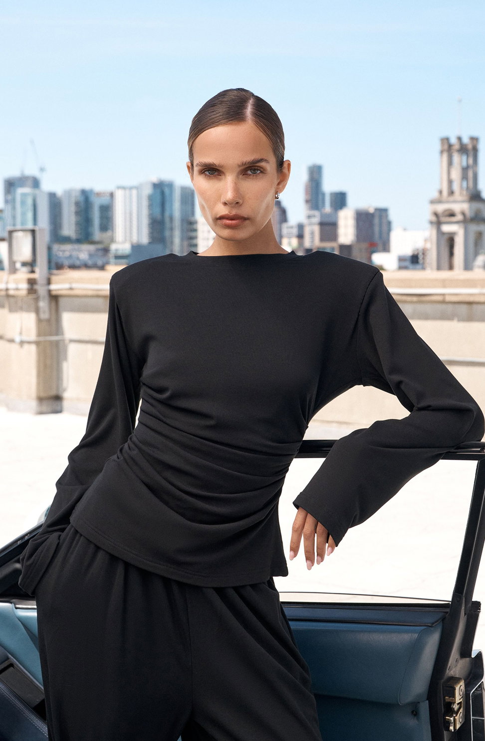 LONG SLEEVE SHOULDER PAD RUCHED TEE