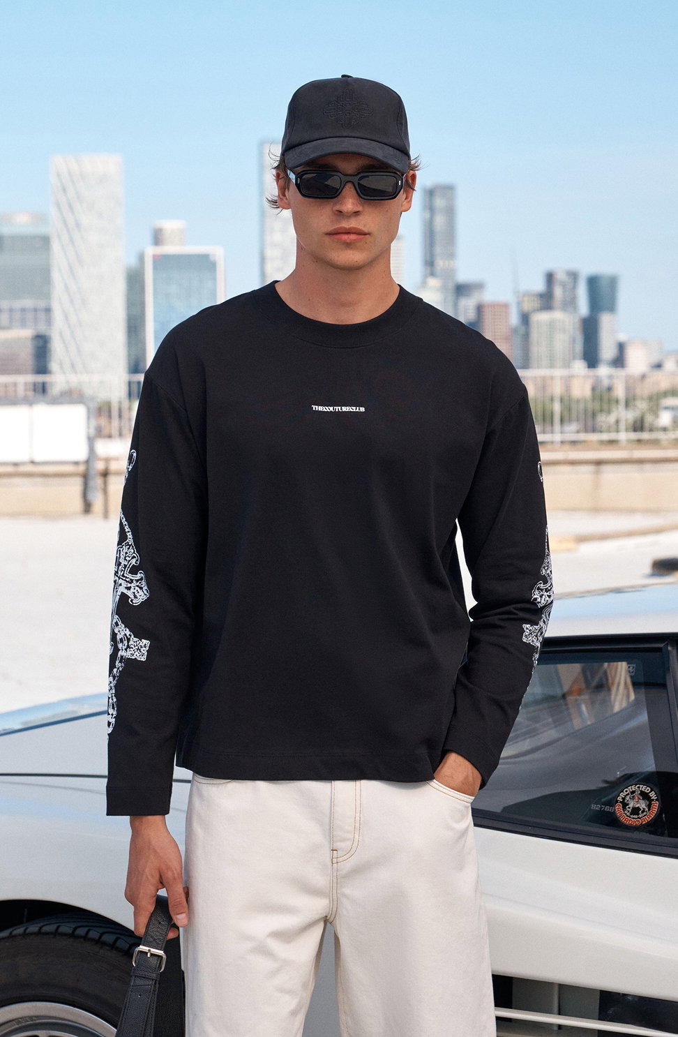 EMBLEM CHAIN GRAPHIC LONG SLEEVE T-SHIRT