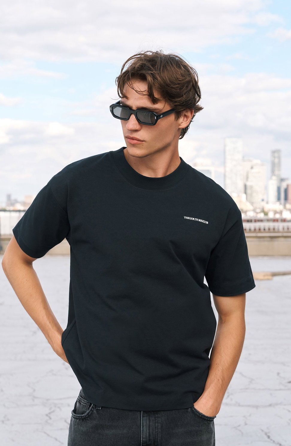 CRACKED EMBLEM SLEEVE PRINT T-SHIRT