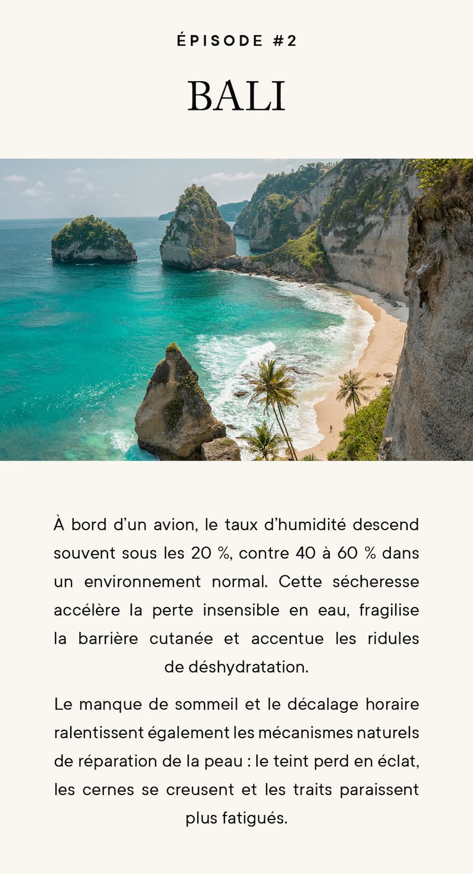 À bord d'un avion, le taux d'humidité descend souvent sous les 20 %, contre 40 à 60 % dans un environnement normal. Cette sécheresse accélère la perte insensible en eau, fragilise la barrière cutanée et accentue les ridules de déshydratation. Le manque de sommeil et le décalage horaire ralentissent également les mécanismes naturels de réparation de la peau : le teint perd en éclat, les cernes se creusent et les traits paraissent plus fatigués.